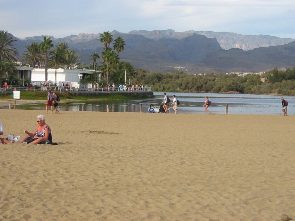 Playa de Maspalomas (w tle Cahrca de Maspalomas)