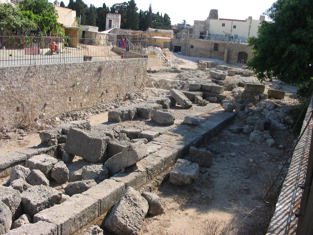 Stare Miasto - hellenistyczne fortyfikacje miejskie na placu Agios Pantelimonas