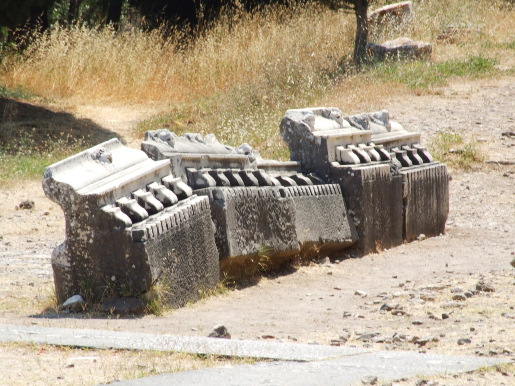 Fragmenty świątyni Apollina