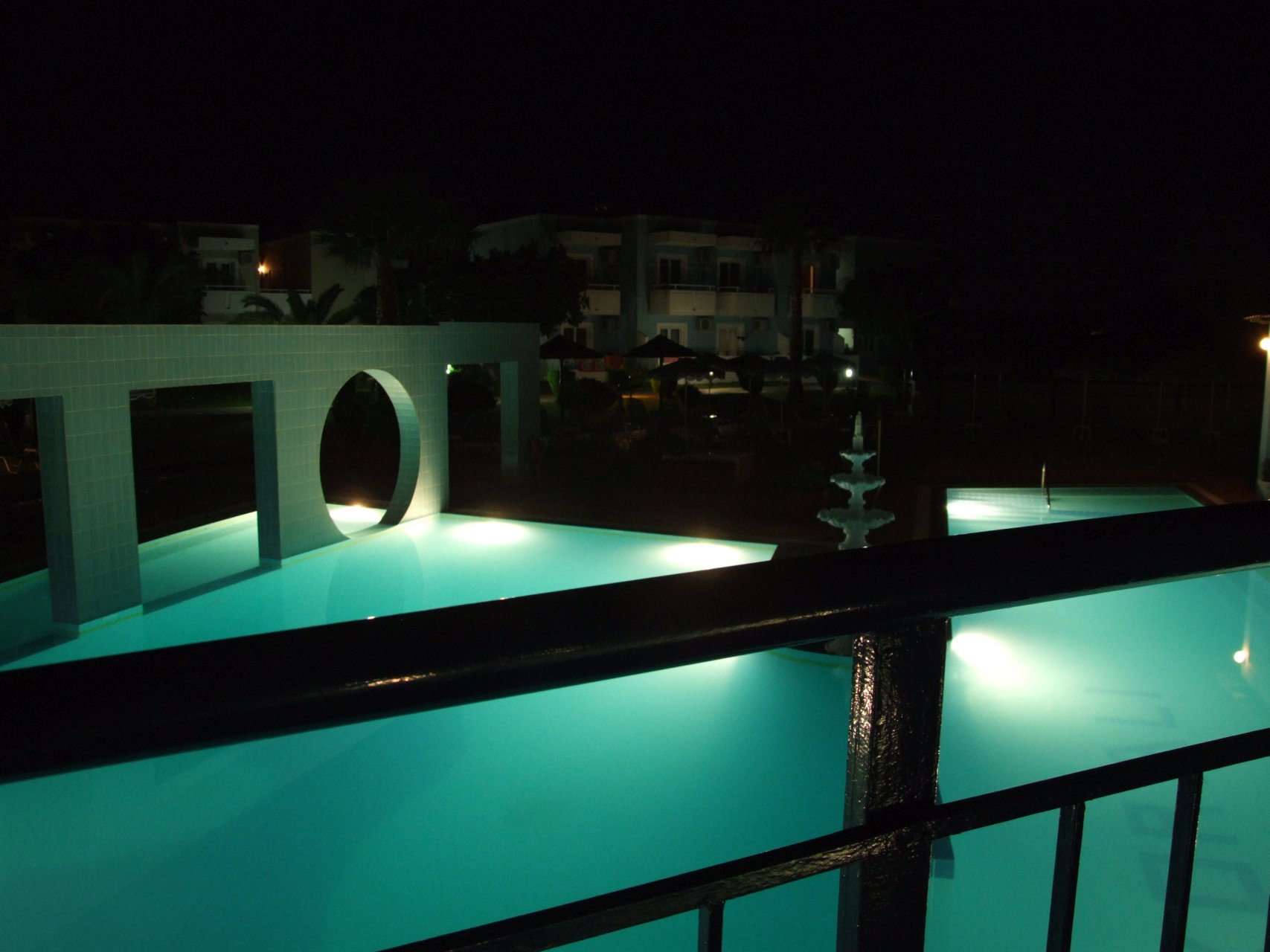 Hotel Corali nocą