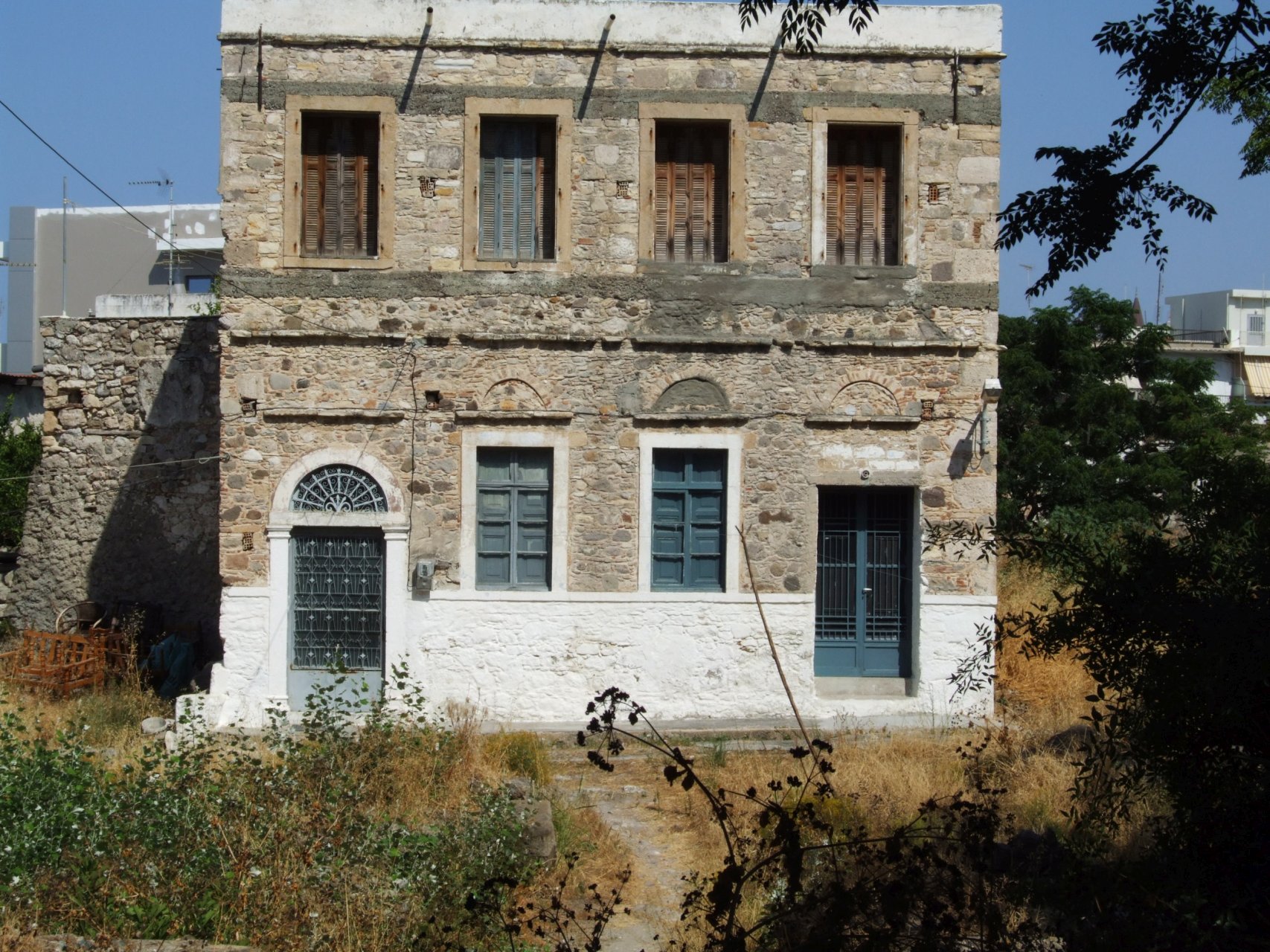 Opuszczony dom na przedmieściach Kos
