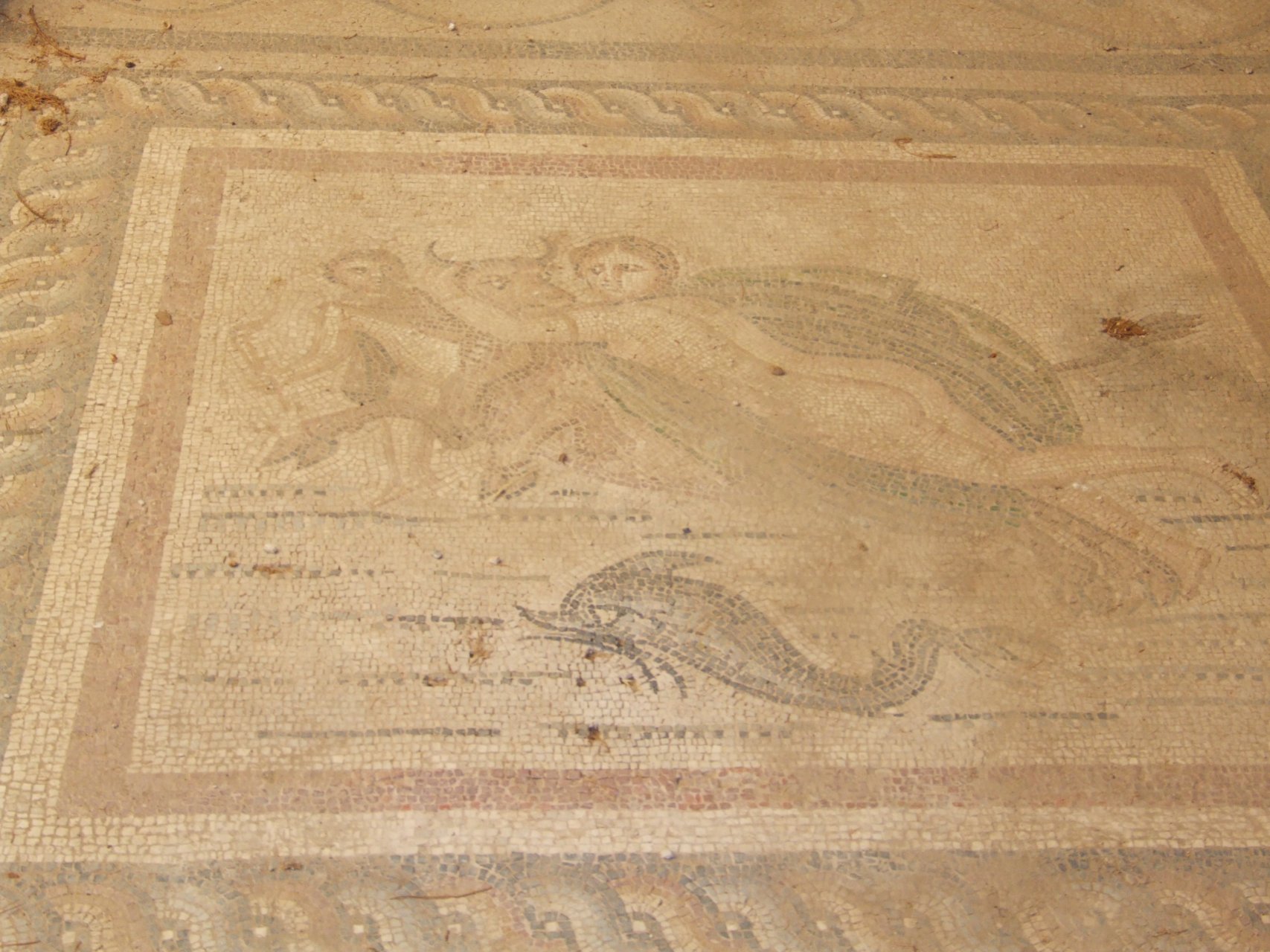 Południowo-wschodnie wykopaliska w Kos - pozostałość rzymskich mozaik podłogowych