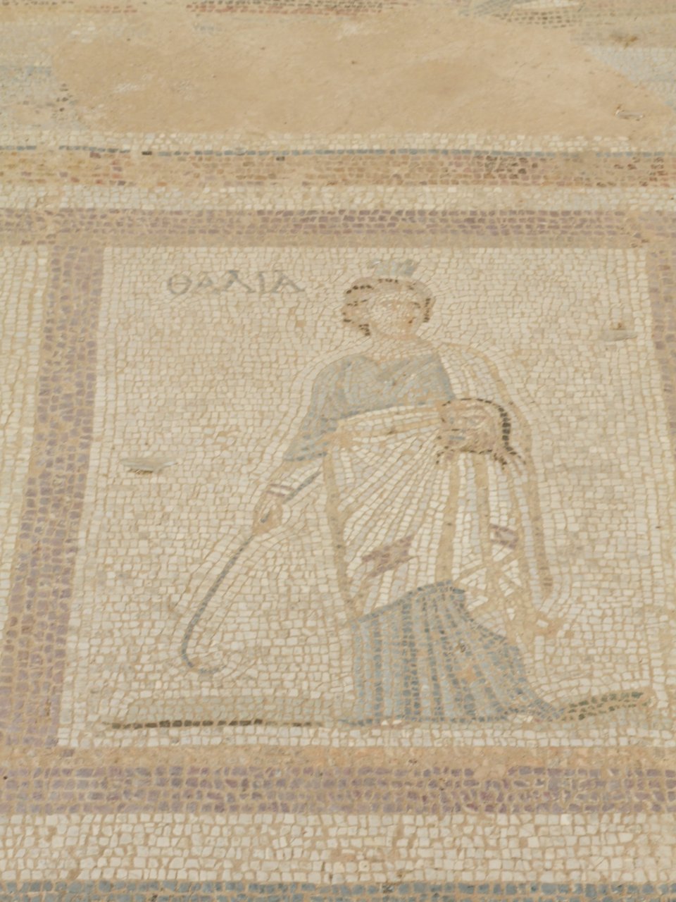 Fragment mozaik podłogowej - Parys wydająca wyrok